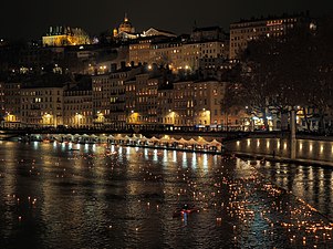 Lumignons sur les quais de Saône et sur la rivière le 8 décembre 2019.