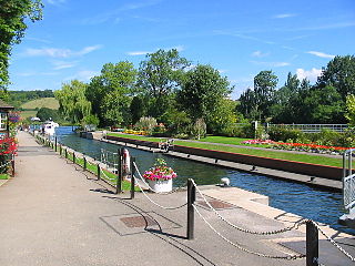 Mapledurham Lock lock and weir on the River Thames in Berkshire, England