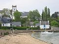 La plage de Port Miquel et l'église paroissiale.