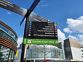 bewegwijzering op Stadhuisplein Almere