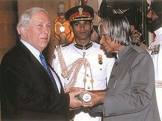 <span class="mw-page-title-main">Yusuf Hamied</span> Indian scientist and businessman