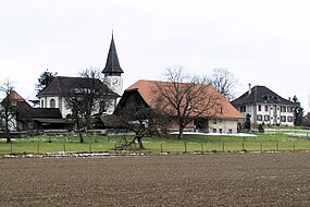 La vilaĝocentro de Grafenried kun preĝejo