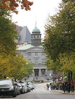 Университетски кампус в центъра на Монреал