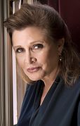 Carrie Fisher spielt Leia Organa.