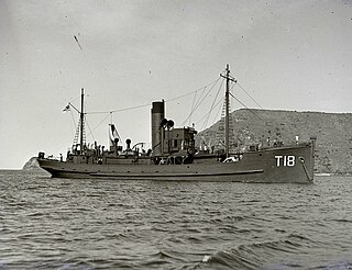 HMNZS <i>Rimu</i> A Castle-class minesweeper of the RNZN