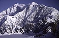 Il-Muntanja Logan (Mount Logan), bil-5,959 metru ta' altitudni tagħha