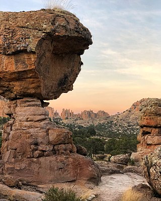 <span class="mw-page-title-main">Balancing rock</span> Naturally occurring precariously balanced rock