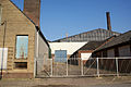 Kleiwarenfabriek met links het gebouw van de opgeheven bierbrouwerij W. Jeuk