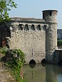 Tour des Arquets (porte d'eau) sur l'Escaut à Cambrai.