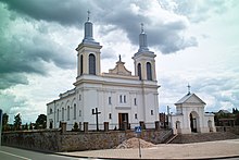 Касьцёл Сьв. Вацлава з агароджай і брамай..jpg