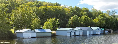 Sainte-Thècle (QC)-Lac du Jésuite-Garage de bâteau-2022-08-27.jpg