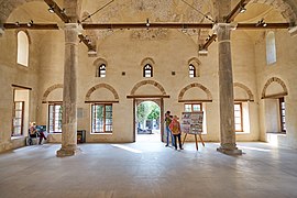 Intérieur de la mosquée après restauration.