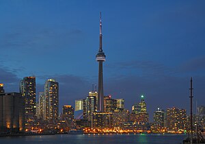 Blick auf de Harbourfront und s Stodzentrum vo Toronto