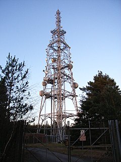 A photograph of a TV transmitter that serves as a local landmark, due to its height it can be observed from far and wide.