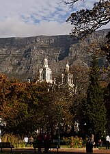 The 1905 synagogue beneath Table Mountains, seen from Company's Gardens