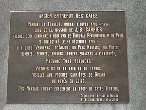 Plaque commémorative située sur la façade de l’ancienne prison de l'Entrepôt des cafés, au 2 rue Lamoricière à Nantes.