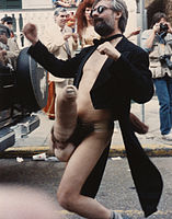 ’n Peniskostuum in 1990 op ’n parade in New Orleans.