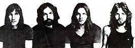 Van links naar rechts: Roger Waters, Nick Mason, David Gilmour en Richard Wright in 1971