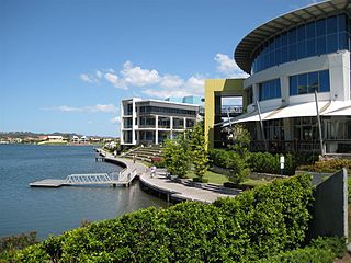 <span class="mw-page-title-main">Varsity Lakes</span> Suburb of Gold Coast, Queensland, Australia