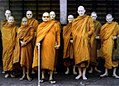 Ajahn Chah met stok, in 1980 overleden op 16 januari 1992