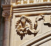 Medallion of Jean de Bernuy in the courtyard