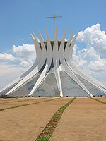 8. מודרניזם. קתדרלת ברזיליה (אדריכל אוסקר נימאייר).