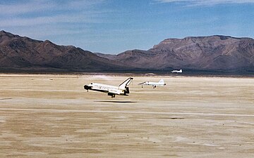 Rymdfärjan Columbia, som användes för rymduppdraget STS-3, landar vid Nasas White Sands Space Harbor på WSMR den 30 mars 1982.