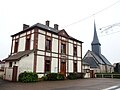 Mairie und Kirche Saint-Julien