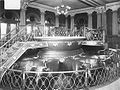 אגן טבילה בבית תפילה נוצרי-לותרני מסולט לייק סיטי שבארצות הברית, 1912. האגן נישא על ידי 12 שוורים ובנוי בצורת ים הנחושת