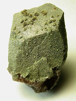 <span class="mw-page-title-main">Chamosite</span> Phyllosilicate mineral member of the chlorite group