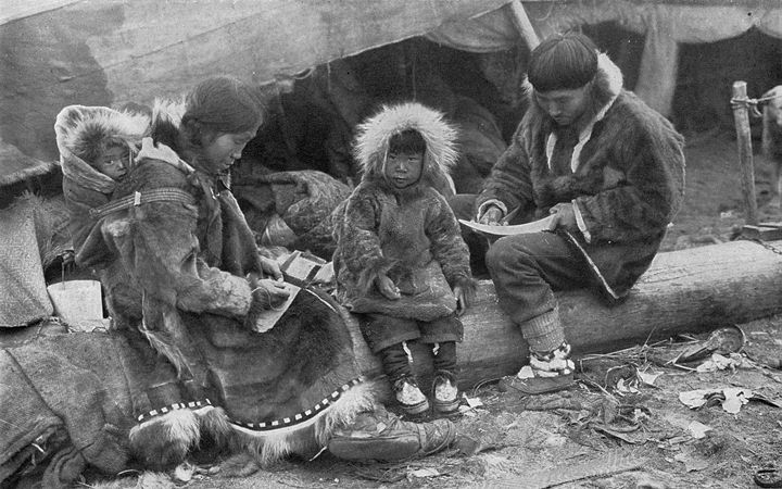 Eskimo Family NGM-v31-p564.jpg