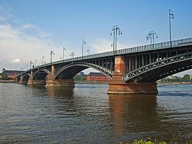 Le pont Theodor-Heuss en 2005.