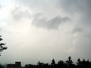 <span class="mw-page-title-main">Nimbostratus cloud</span> Common type of rain cloud