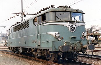 BB 9200 version d'origine vert bleuté clair 313 et persiennes vert foncé 312.