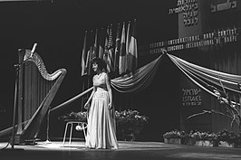 Susanna Mildonian op de harpwedstrijd in Israël (1959)