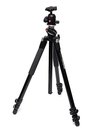 <span class="mw-page-title-main">Tripod (photography)</span> Provides for the stable formation of cameras