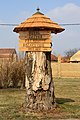 Čeština: Rozcestník na návsi v Zálezlicích English: Signpost in Zálezlice, Czech Republic