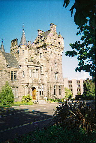 <span class="mw-page-title-main">St Trinnean's School</span> Progressive girls school