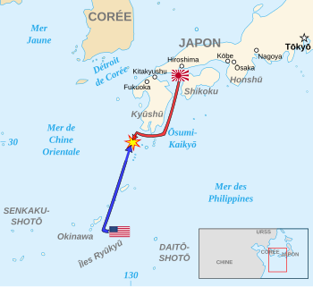 Carte du sud du Japon montrant la trajectoire vers le sud des forces japonaises et celle vers le nord des forces américaines.