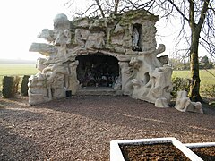 La grotte de Lourdes reconstituée.