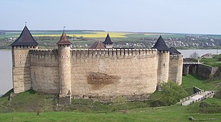 <span class="mw-page-title-main">Enceinte</span> Main defensive enclosure of a fortification