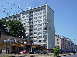 Bar und Restaurant „Bockenheimer Schlößchen“ vor Hochhaus (2013)