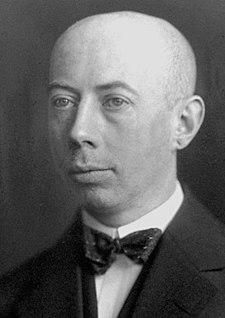 O fisico alemán Gustav Ludwig Hertz en 1925.