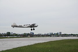 Décollage d'un Lockheed Electra.