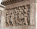 Fragment de la Grande Frise de Trajan réutilisé sur le côté ouest de l'Arc de Constantin.