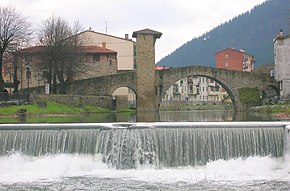 Ponte velha de Valmaseda sobre o rio Cadagua