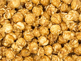 <span class="mw-page-title-main">Caramel corn</span> Popcorn coated with caramel