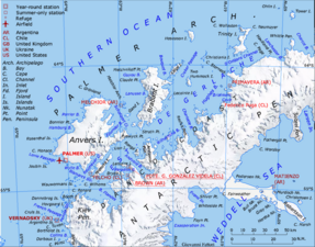 Antarktiksen niemimaan keskiosaa ja sen länsipuolen saaria. Vernadskin tutkimusasema kartan vasemmassa alaosassa.