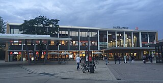 <span class="mw-page-title-main">Hildesheim Hauptbahnhof</span> Railway station in Hildesheim, Germany