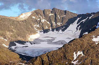 <span class="mw-page-title-main">Tjørnholstind</span> Mountain in Innlandet, Norway